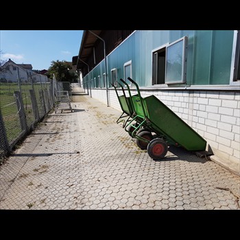 Aussenansicht Reitanlage FELDWIESEN